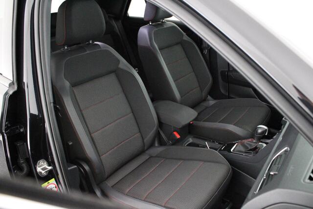 Volkswagen T-Roc 1.5 TSI 150pk DSG R-Line Sport Camera Keyless Virtual Cockpit Navigatie