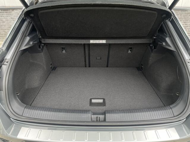 Volkswagen T-Roc 1.5 TSI Sport LED | Trekhaak | Carplay | Camera | PDC