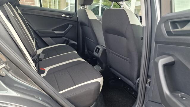Volkswagen T-Roc 1.0 TSI Sport, Parkeersensoren, NL Auto!