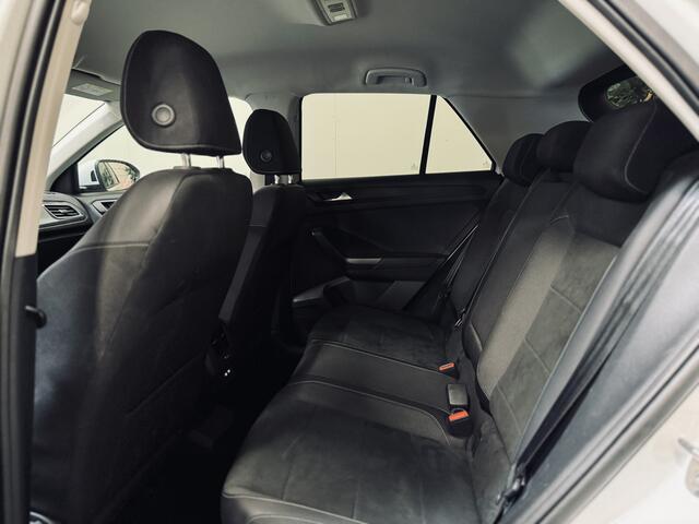 Volkswagen T-Roc 1.5 TSI DSG Style | Massage | IQ | Beats | Trekhaak
