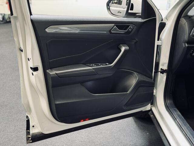 Volkswagen T-Roc 1.5 TSI DSG Style | Massage | IQ | Beats | Trekhaak