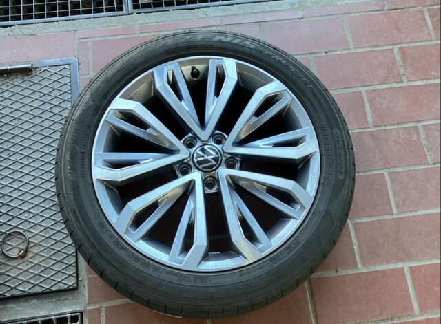 Volkswagen T-Roc 1.5 TSI 150pk DSG Sport / Panoramadak / LED / Virtual Cockpit / Elek Achterklep / Keyless / Camera / 18'' licht metal / Dodehoek detectie / Navigatie / App-Connect