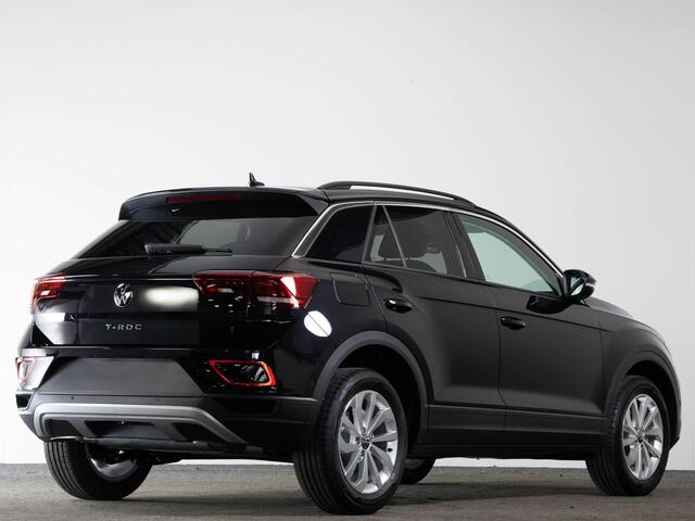 Volkswagen T-Roc Life Edition 1.5 150 pk TSI | Trekhaak | Achteruitrijcamera | Climatronic |