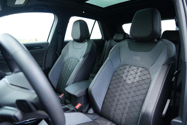 Volkswagen T-Roc 1.5 TSI 3x R-Line Blackpack 150pk Panoramadak/Stoelverwarming/Camera