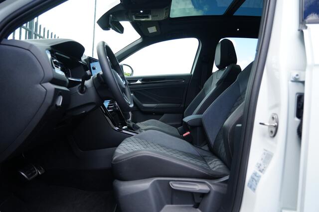 Volkswagen T-Roc 1.5 TSI 3x R-Line Blackpack 150pk Panoramadak/Stoelverwarming/Camera