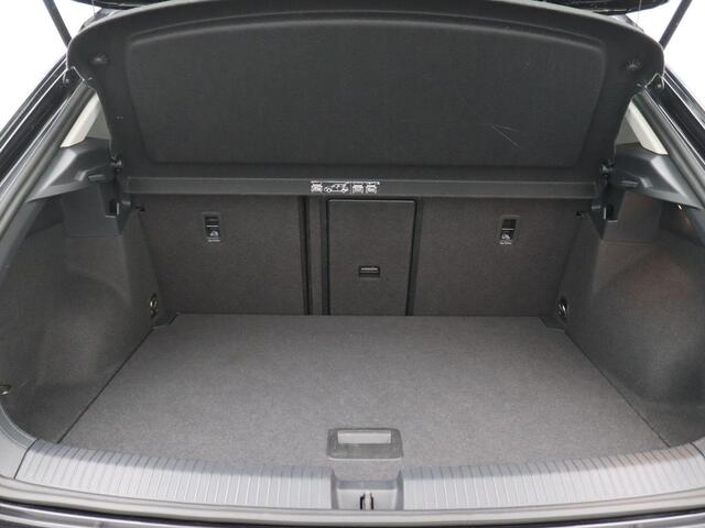 Volkswagen T-Roc 1.5 TSI Style Business 150PK DSG Adaptieve Cruise Controle, Achteruitrijcamera, Stoelverwarming, Clima, Navi, LED-Koplampen, 18" LM Velgen