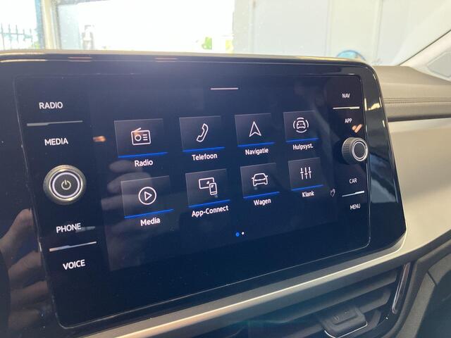 Volkswagen T-Roc 1.5 TSI 150pk DSG Life Edition · Camera · Side Assist · Parkeerassistent · Keyless · ACC · Apple/Android Car Play · 17"Velgen · 06-08-2028 of 100.000km