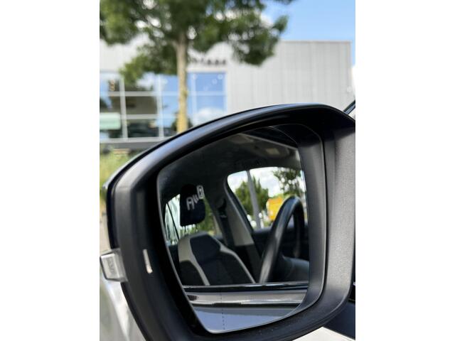 Volkswagen T-Roc 1.5 TSI DSG BLIND ACC KEYLESS VIRTUAL LED