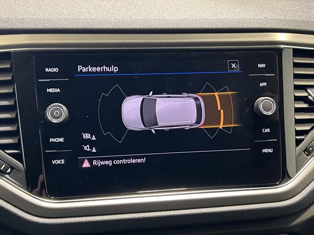 Volkswagen T-Roc 1.0 TSI Style | Navigatie/Android/Apple Carplay | LM Velgen 17" | Cruise Control Adaptief | Trekhaak | PDC voor en Achter | Airco |