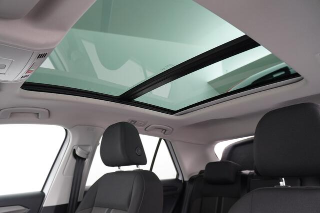 Volkswagen T-Roc BWJ 2021 | 1.0TSI 111PK Style Bus NWE APK | PANO | CAMERA A | CLIMA | STOELVERW | NAVI | CARPLAY | PRIVACY GLASS |