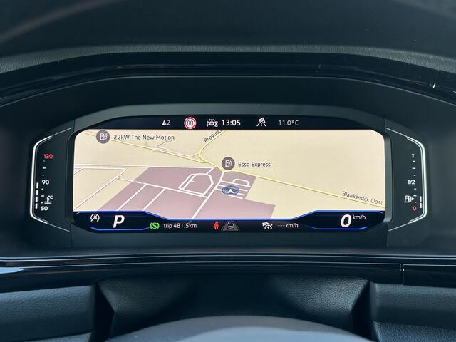 Volkswagen T-Roc 1.5 TSI R-Line Business | Pano-Dak/IQ Light/19"/Virtual Cockpit/Carplay/Navi