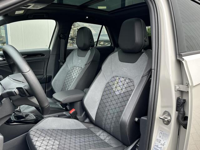 Volkswagen T-Roc 1.5 TSI R-Line Business | Pano-Dak/IQ Light/19"/Virtual Cockpit/Carplay/Navi