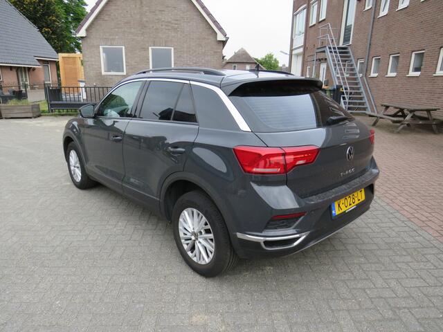 Volkswagen T-Roc 1.0 TSI 110Pk Style * Rijklaarprijs incl. garantie * Navigatie * Carplay Android * Parkeersensoren V+A