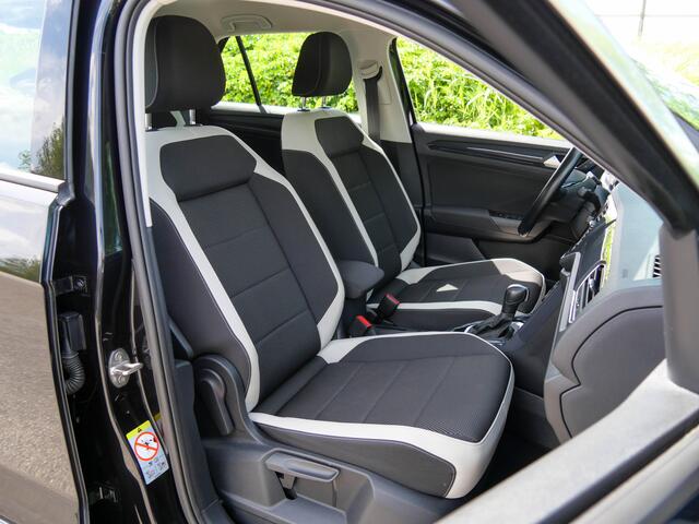 Volkswagen T-Roc 1.5 TSI 150PK Automaat Sport | TREKHAAK | CAMERA | CARPLAY | * HEMELVAARTSDAG GEOPEND VAN 09:00 - 16:00 *