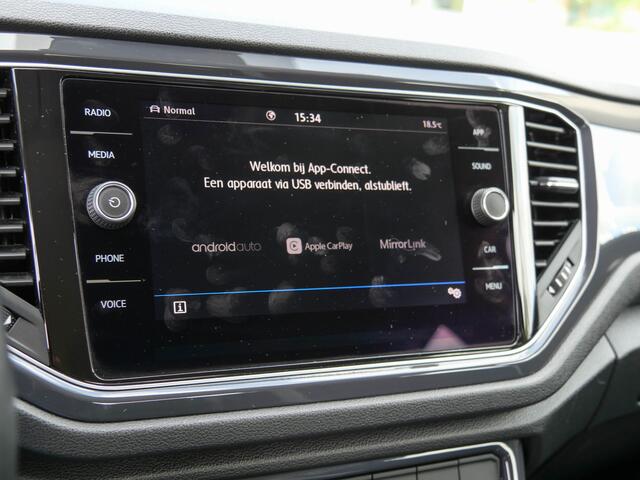 Volkswagen T-Roc 1.5 TSI 150PK Automaat Sport | TREKHAAK | CAMERA | CARPLAY | * HEMELVAARTSDAG GEOPEND VAN 09:00 - 16:00 *