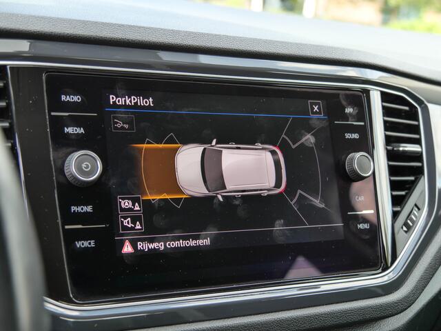 Volkswagen T-Roc 1.5 TSI 150PK Automaat Sport | TREKHAAK | CAMERA | CARPLAY | * HEMELVAARTSDAG GEOPEND VAN 09:00 - 16:00 *