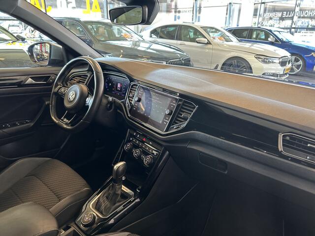 Volkswagen T-Roc 2.0 TSI 4Motion R | Panoramadak | Keyless | Beats | Dealer onderhouden | Adaptieve cruise control | Dodehoeksdetectie | Lane assist | Digital dashboard | Afneembare trekhaak | Achteruitrijcamera | Climate control | Navigatie | Stoelverwarming