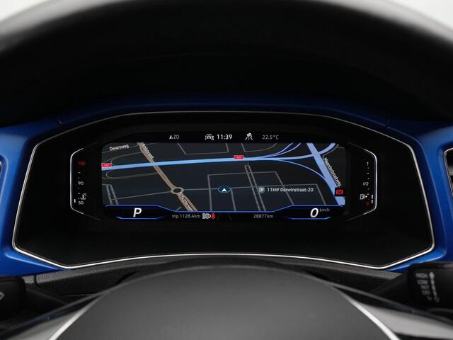 Volkswagen T-Roc Cabrio R-Line 1.5 TSI 150 pk DSG | Adaptief onderstel | Achteruitrijcamera | Navigatie | Stoelverwarming | Adaptive Cruise Control | 19 inch