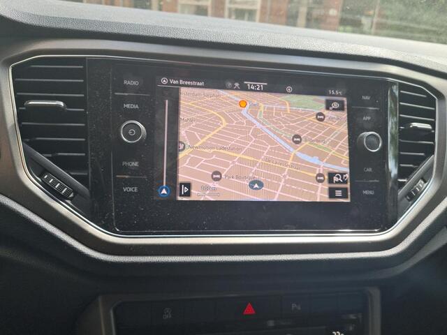 Volkswagen T-Roc 1.5 TSI Style / Navigatie / Climate controle / Parkeersensoren / Elektrische klep /