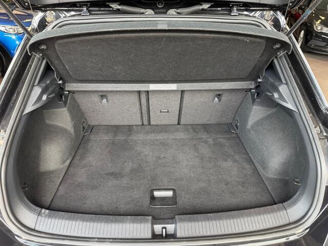 Volkswagen T-Roc 1.5 TSI Sport AUTOMAAT CRUISE CLIMATE CARPLAY APK 5-27 BJ 2019 !