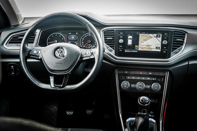 Volkswagen T-Roc 1.5 TSi 150 PK Sport | Adapt. Cruise | Trekhaak | LED | 17 inch LMV | Getint Glas