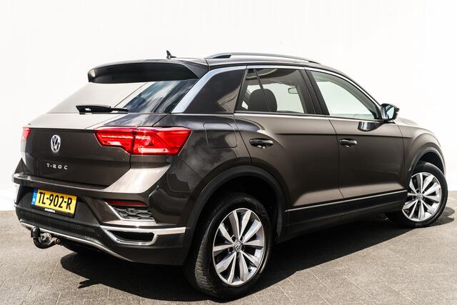 Volkswagen T-Roc 1.5 TSi 150 PK Sport | Adapt. Cruise | Trekhaak | LED | 17 inch LMV | Getint Glas