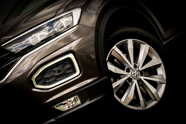Volkswagen T-Roc 1.5 TSi 150 PK Sport | Adapt. Cruise | Trekhaak | LED | 17 inch LMV | Getint Glas