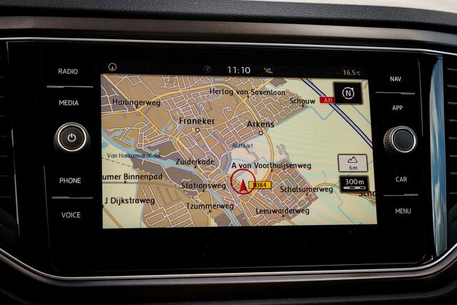 Volkswagen T-Roc 1.5 TSi 150 PK Sport | Adapt. Cruise | Trekhaak | LED | 17 inch LMV | Getint Glas