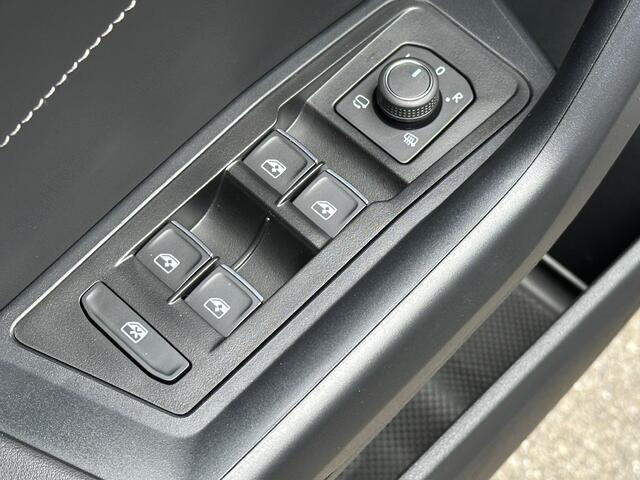 Volkswagen T-Roc 1.5 TSI 150pk R-Line | Navi | Camera | Ergo stoel | Alcantara | Fabrieksgarantie 3-2029