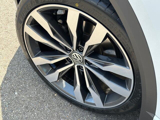 Volkswagen T-Roc 1.5 TSI 150pk DSG R-line | 19 inch | Led | Trekhaak | Virtual cockpit | Carplay | Rijklaar incl. 1 jaar Bovag garantie