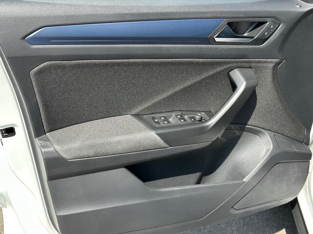 Volkswagen T-Roc 1.5 TSI 150pk DSG R-line | 19 inch | Led | Trekhaak | Virtual cockpit | Carplay | Rijklaar incl. 1 jaar Bovag garantie