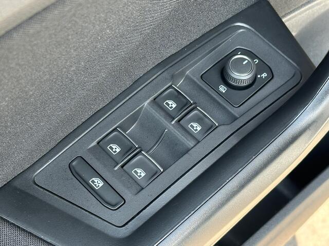 Volkswagen T-Roc 1.5 TSI 150pk DSG R-line | 19 inch | Led | Trekhaak | Virtual cockpit | Carplay | Rijklaar incl. 1 jaar Bovag garantie