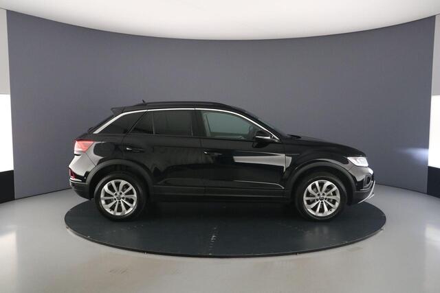 Volkswagen T-Roc Life Edition 1.0 TSI 115pk Adaptive cruise control, Achteruitrijcamera, Stoelverwarming, LED koplampen, Airco, DAB, Radio, Parkeersensoren, App connect, Bluetooth