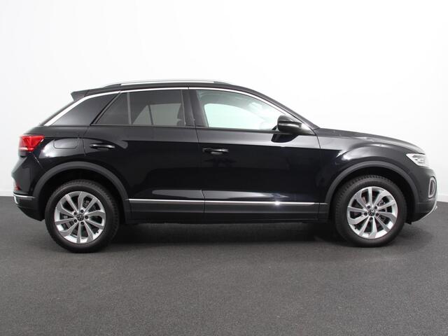 Volkswagen T-Roc 1.5 TSI 150pk DSG Style Navigatie Apple Carplay/Android Auto Camera Parkeersensoren Adaptive Cruise Control Stoelverwarming Virtual Cockpit Getinte ramen Climate Control