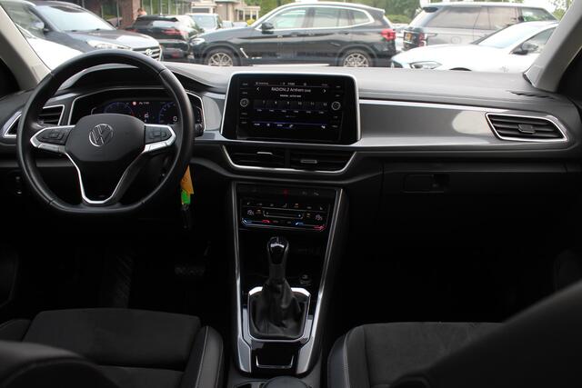 Volkswagen T-Roc 1.5 TSI Life Edition / Trekhaak / Navigatie / Parkeerhulp V+A / 17'' / Virtual Cockpit / LED Koplampen / DAB / Stoelverwarming / ACC