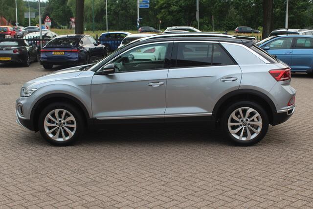 Volkswagen T-Roc 1.5 TSI Life Edition / Trekhaak / Navigatie / Parkeerhulp V+A / 17'' / Virtual Cockpit / LED Koplampen / DAB / Stoelverwarming / ACC