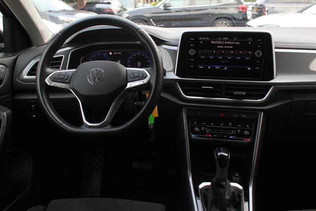 Volkswagen T-Roc 1.5 TSI Life Edition / Trekhaak / Navigatie / Parkeerhulp V+A / 17'' / Virtual Cockpit / LED Koplampen / DAB / Stoelverwarming / ACC