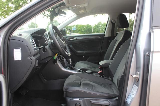 Volkswagen T-Roc 1.5 TSI Life Edition / Trekhaak / Navigatie / Parkeerhulp V+A / 17'' / Virtual Cockpit / LED Koplampen / DAB / Stoelverwarming / ACC