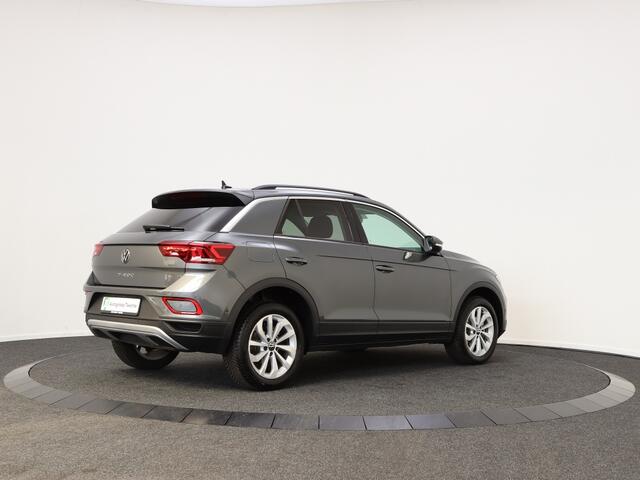 Volkswagen T-Roc 1.5 TSI Life Bns | Private Lease 639,- p.m. | Navigatie | Camera