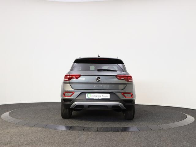 Volkswagen T-Roc 1.5 TSI Life Bns | Private Lease 639,- p.m. | Navigatie | Camera