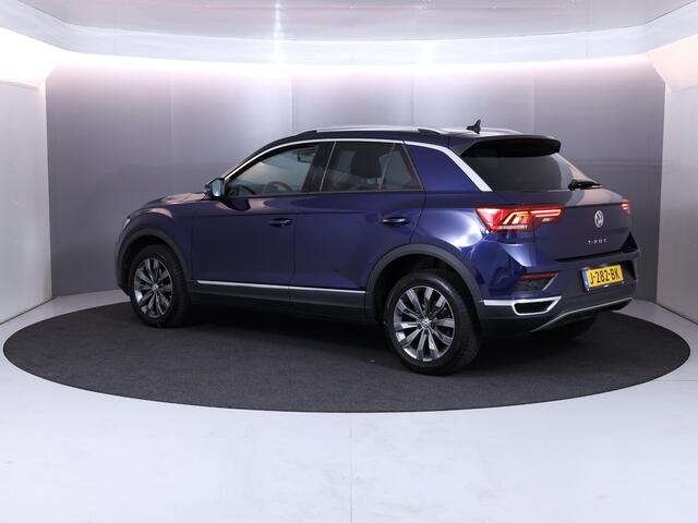 Volkswagen T-Roc 1.5 TSI Sport 150 pk Automaat (DSG) | Navigatie | Parkeersensoren | Achteruitrijcamera | Adaptieve cruise control | LED koplampen |