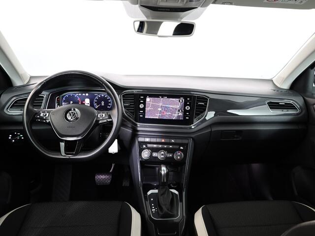 Volkswagen T-Roc 1.5 TSI Sport 150 pk Automaat (DSG) | Navigatie | Parkeersensoren | Achteruitrijcamera | Adaptieve cruise control | LED koplampen |