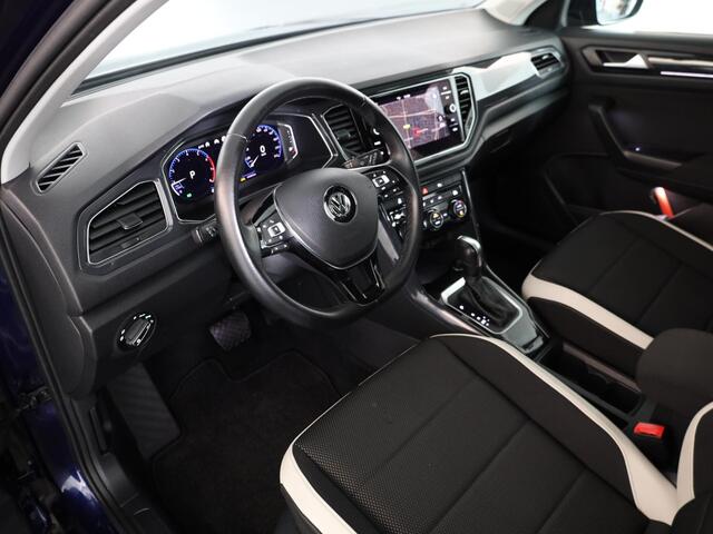 Volkswagen T-Roc 1.5 TSI Sport 150 pk Automaat (DSG) | Navigatie | Parkeersensoren | Achteruitrijcamera | Adaptieve cruise control | LED koplampen |