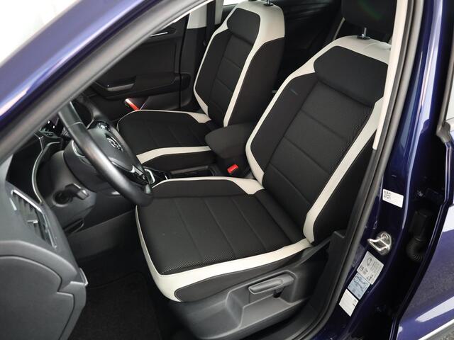 Volkswagen T-Roc 1.5 TSI Sport 150 pk Automaat (DSG) | Navigatie | Parkeersensoren | Achteruitrijcamera | Adaptieve cruise control | LED koplampen |