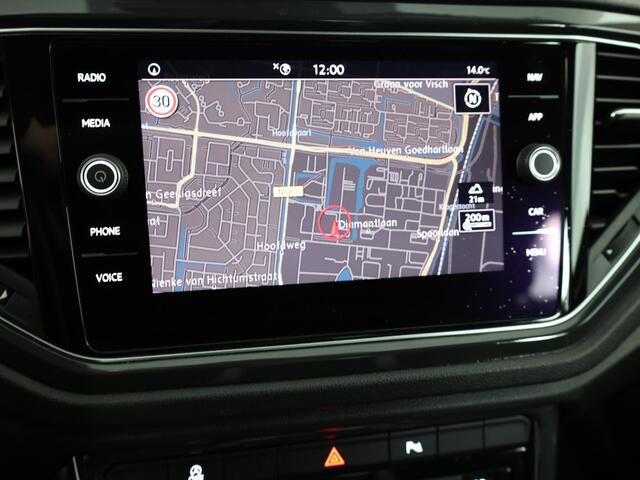 Volkswagen T-Roc 1.5 TSI Sport 150 pk Automaat (DSG) | Navigatie | Parkeersensoren | Achteruitrijcamera | Adaptieve cruise control | LED koplampen |
