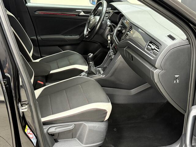 Volkswagen T-Roc 1.5 TSI Sport/ 150pk!/ Trekhaak/Zwarte-Hemel/ Virtual Cockpit/ LED Koplampen/ 17'' LMV/ Camera/ Half-Leder/ Adaptive Cruise/ Lane-Assist./ Apple + Android/ DAB+/ Extra getint glas/ PDC V+A.