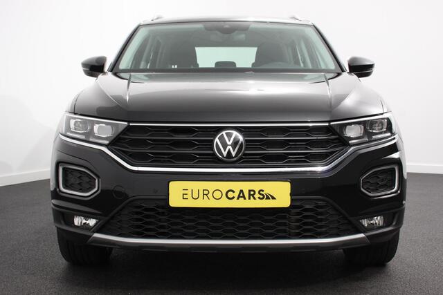 Volkswagen T-Roc 1.5 TSI 150pk DSG Sport Volkswagen T-Roc 1.5 TSI DSG Sport | Navigatie | Adaptive Cruise Control | Digitale Cockpit | Camera | Elektirsche Achterklep |