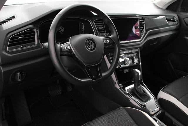 Volkswagen T-Roc 1.5 TSI 150pk DSG Sport Volkswagen T-Roc 1.5 TSI DSG Sport | Navigatie | Adaptive Cruise Control | Digitale Cockpit | Camera | Elektirsche Achterklep |