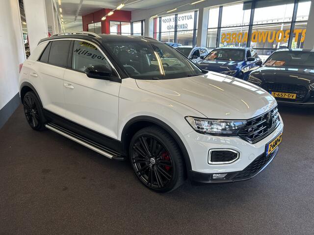 Volkswagen T-Roc 1.5 TSI Sport Business R | Automaat | Digital dashboard | Stoel+Stuurverwarming | Adaptieve cruise control | Climate control | Achteruitrijcamera | Adaptief onderstel | Navigatie | Apple carplay | Elek. inklapbare spiegels