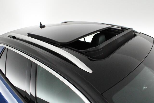 Volkswagen T-Roc 1.5 TSI 150pk DSG 2x R-Line Trekhaak Camera Stoelverwarming Panoramadak Virtual Cockpit Navigatie